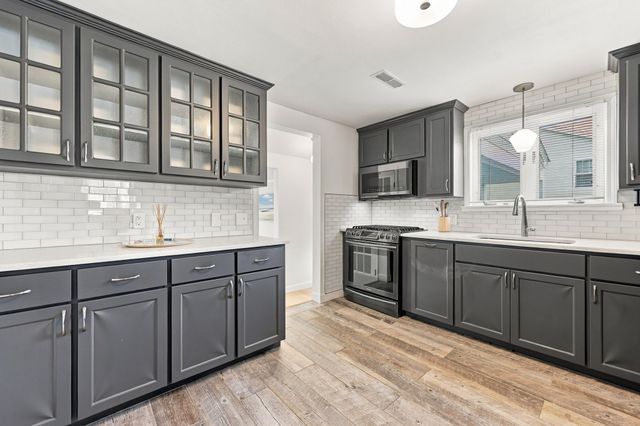 2 Azalea Rd, Newburyport, MA 01950