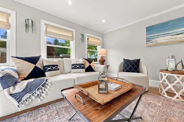 2 Azalea Rd, Newburyport, MA 01950