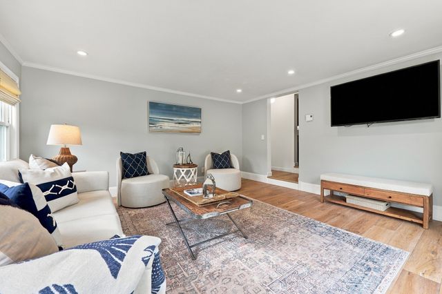 2 Azalea Rd, Newburyport, MA 01950