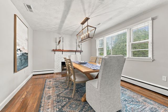 2 Azalea Rd, Newburyport, MA 01950