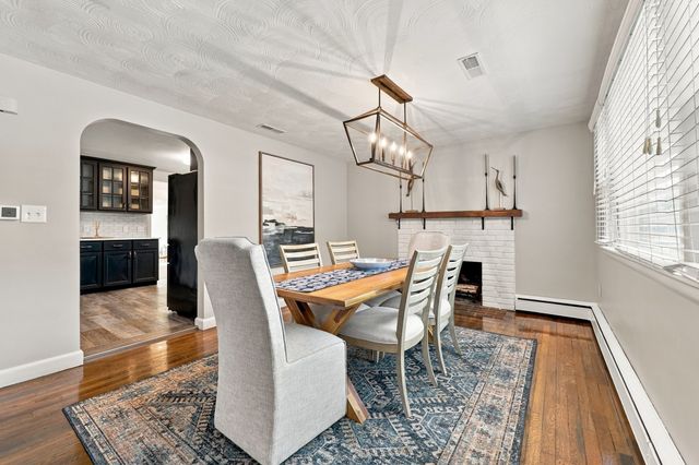 2 Azalea Rd, Newburyport, MA 01950