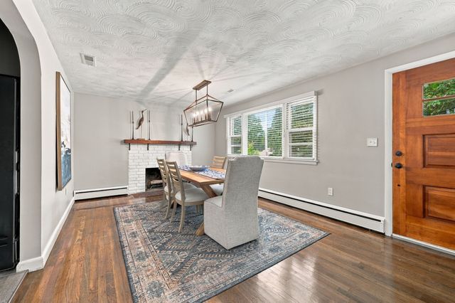 2 Azalea Rd, Newburyport, MA 01950