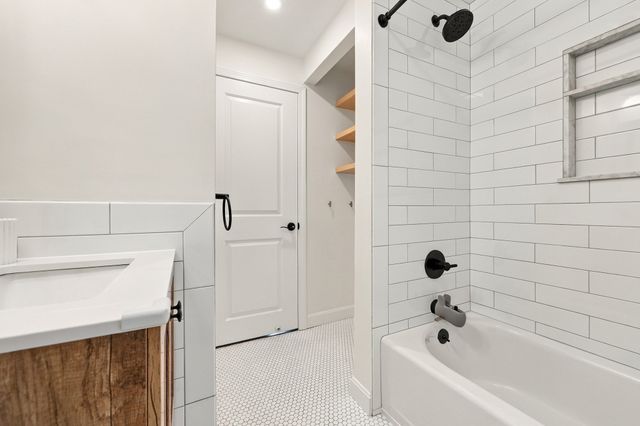 2 Azalea Rd, Newburyport, MA 01950