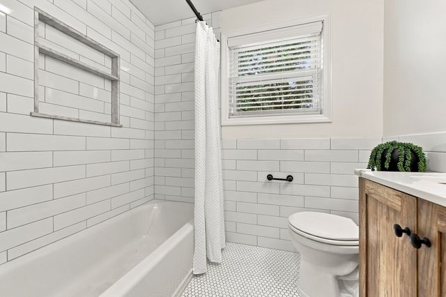 2 Azalea Rd, Newburyport, MA 01950