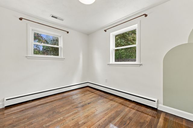 2 Azalea Rd, Newburyport, MA 01950