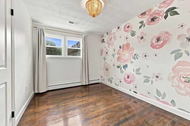 2 Azalea Rd, Newburyport, MA 01950
