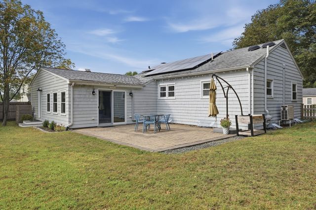2 Azalea Rd, Newburyport, MA 01950