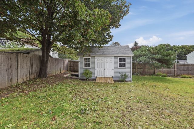 2 Azalea Rd, Newburyport, MA 01950