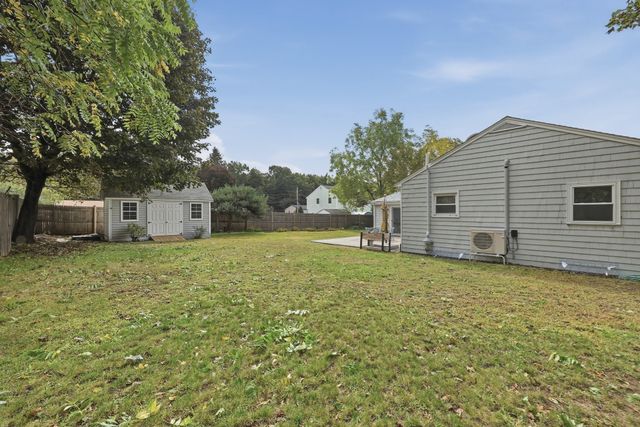 2 Azalea Rd, Newburyport, MA 01950