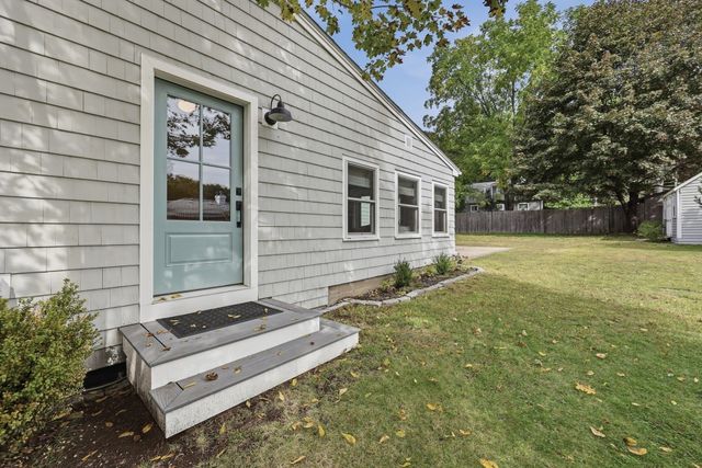 2 Azalea Rd, Newburyport, MA 01950