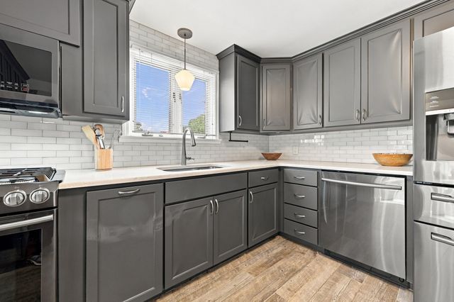 2 Azalea Rd, Newburyport, MA 01950