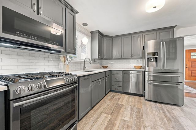 2 Azalea Rd, Newburyport, MA 01950