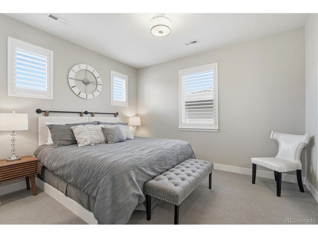 489 Meadowleaf Ln, Highlands Ranch, CO 80126