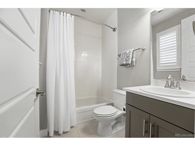 489 Meadowleaf Ln, Highlands Ranch, CO 80126