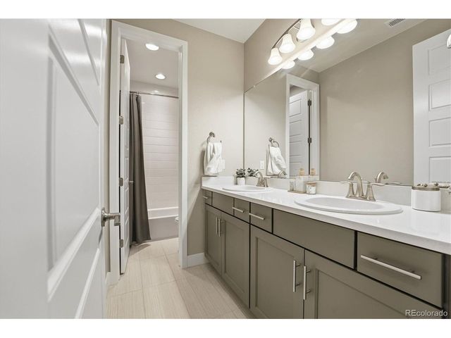 489 Meadowleaf Ln, Highlands Ranch, CO 80126
