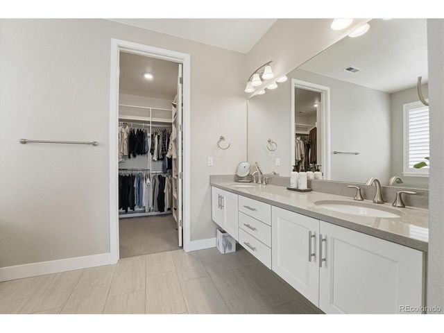 489 Meadowleaf Ln, Highlands Ranch, CO 80126