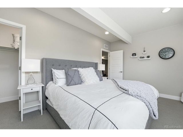 489 Meadowleaf Ln, Highlands Ranch, CO 80126
