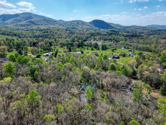 1514 Smithfield Lane, Young Harris, GA 30582