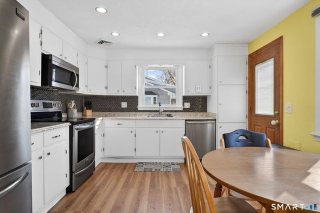 26 Susan Lane, North Haven, CT 06473