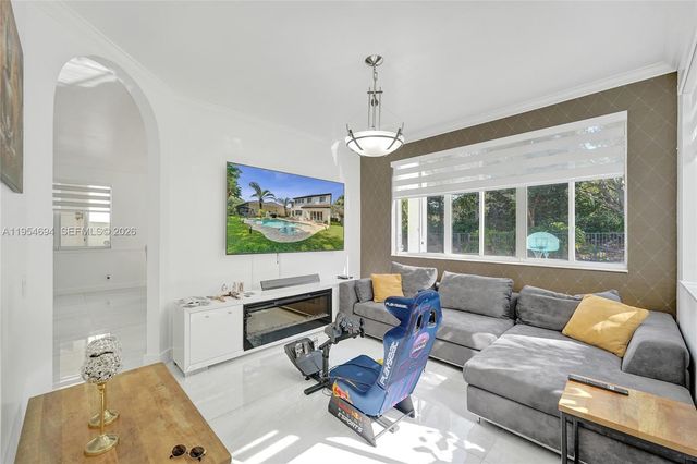 1367 Camellia Cir, Weston, FL 33326