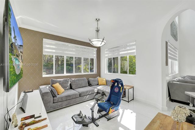 1367 Camellia Cir, Weston, FL 33326