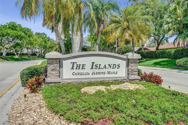 1367 Camellia Cir, Weston, FL 33326