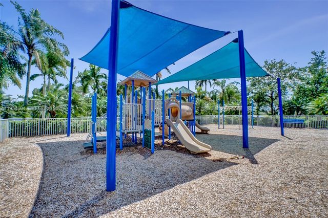 1367 Camellia Cir, Weston, FL 33326