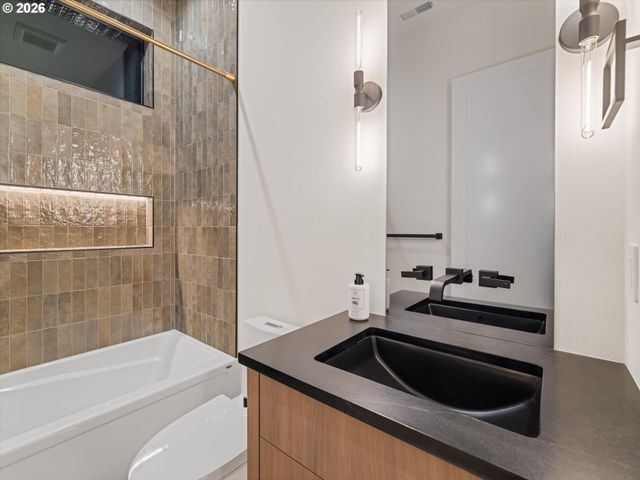 8706 Ne 182nd Pl, Vancouver, WA 98682