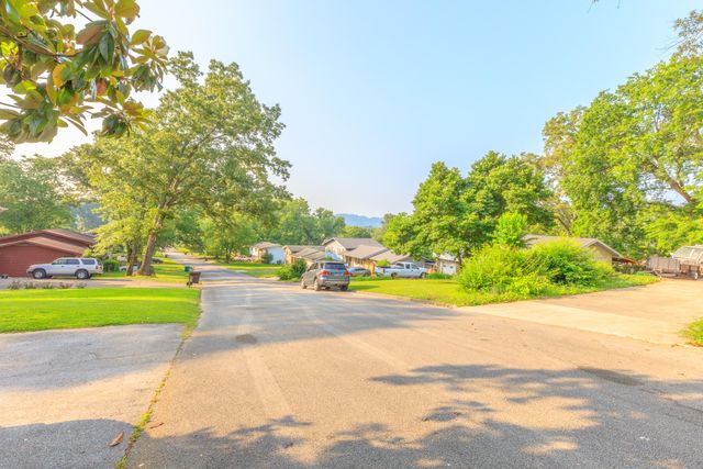 1625 Lisa Lynn Drive, Hixson, TN 37343