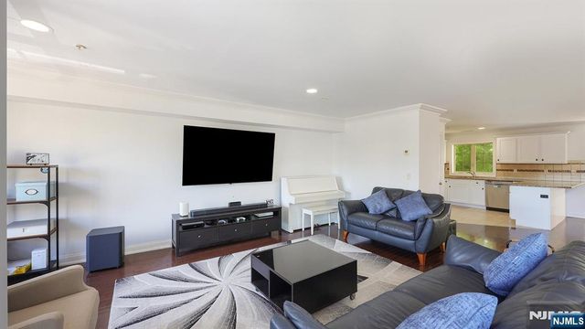 1625 Paterson Plank Road 10, Secaucus, NJ 07094