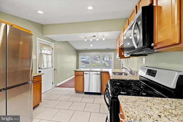 520 S MAPLE AVE, Maple Shade, NJ 08052