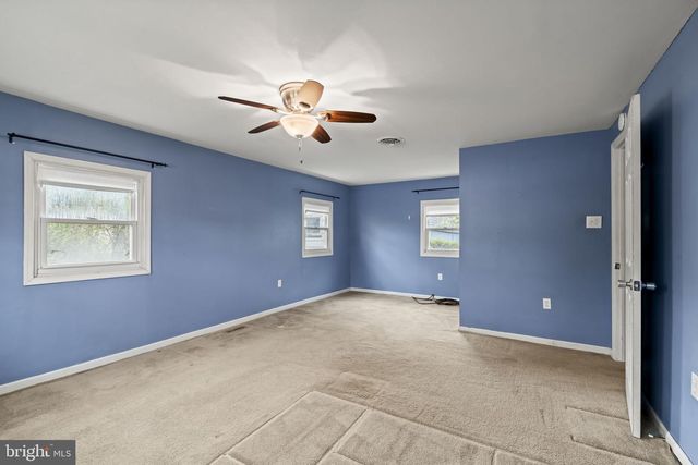 520 S MAPLE AVE, Maple Shade, NJ 08052