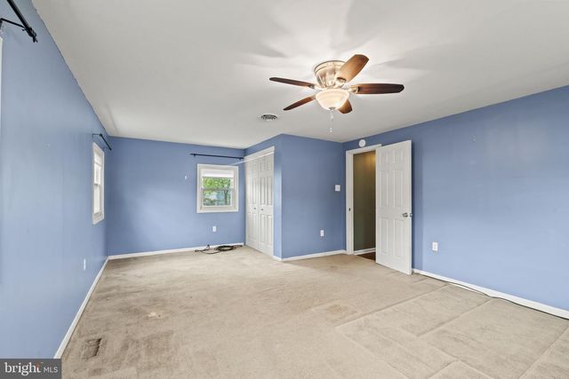 520 S MAPLE AVE, Maple Shade, NJ 08052