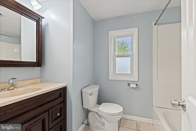 520 S MAPLE AVE, Maple Shade, NJ 08052