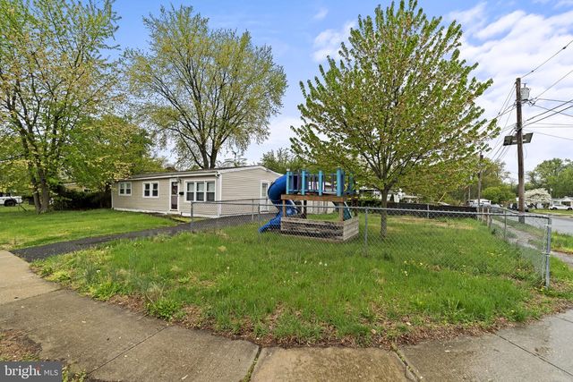 520 S MAPLE AVE, Maple Shade, NJ 08052