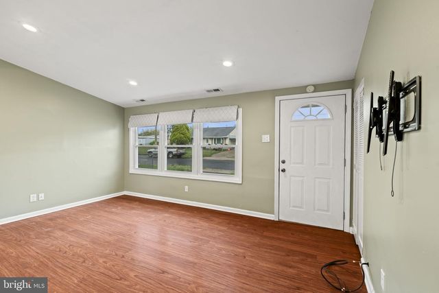 520 S MAPLE AVE, Maple Shade, NJ 08052