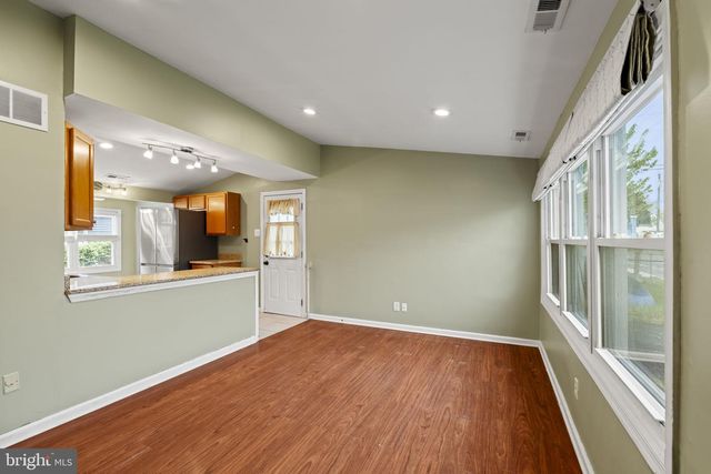 520 S MAPLE AVE, Maple Shade, NJ 08052
