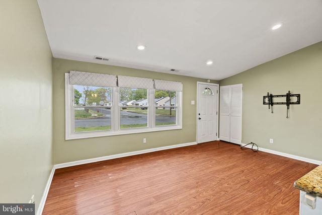 520 S MAPLE AVE, Maple Shade, NJ 08052