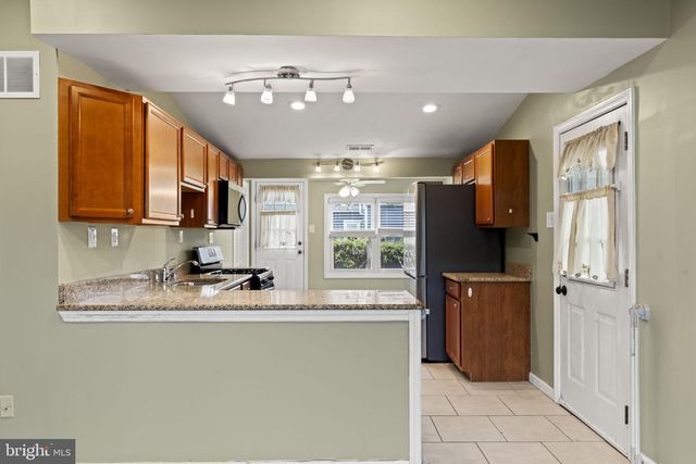 520 S MAPLE AVE, Maple Shade, NJ 08052