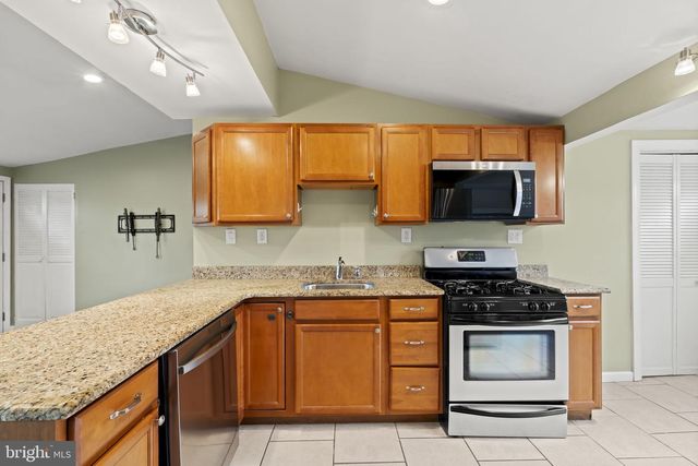 520 S MAPLE AVE, Maple Shade, NJ 08052