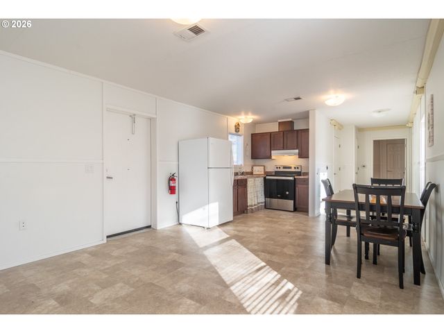 5000 Ne STEPHENS St 40, Roseburg, OR 97470