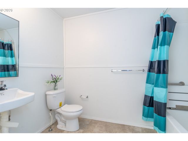 5000 Ne STEPHENS St 40, Roseburg, OR 97470