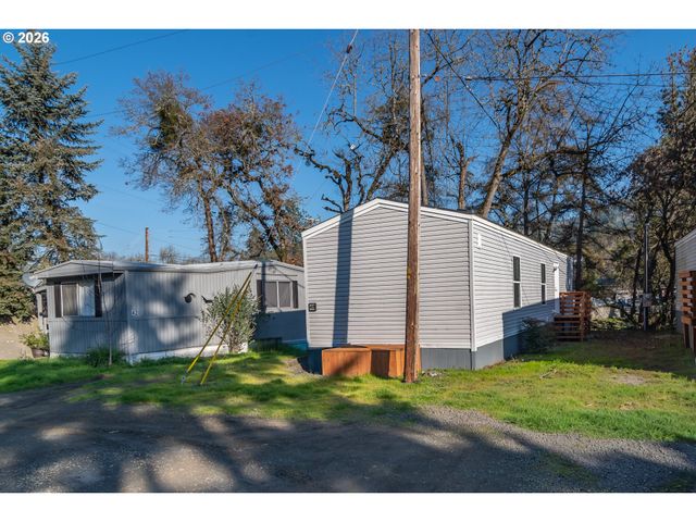 5000 Ne STEPHENS St 40, Roseburg, OR 97470