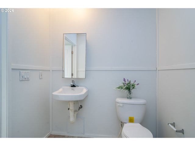 5000 Ne STEPHENS St 40, Roseburg, OR 97470