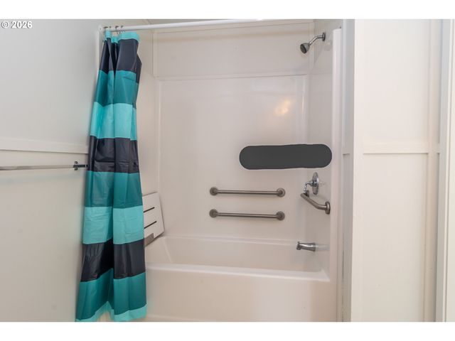 5000 Ne STEPHENS St 40, Roseburg, OR 97470