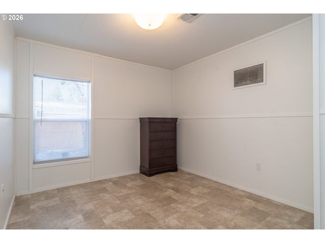 5000 Ne STEPHENS St 40, Roseburg, OR 97470