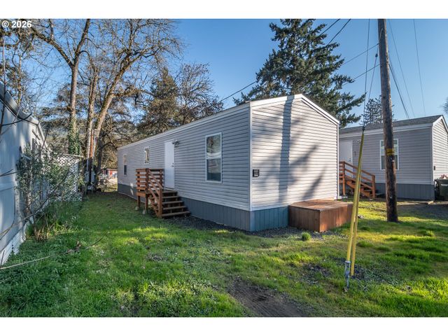 5000 Ne STEPHENS St 40, Roseburg, OR 97470
