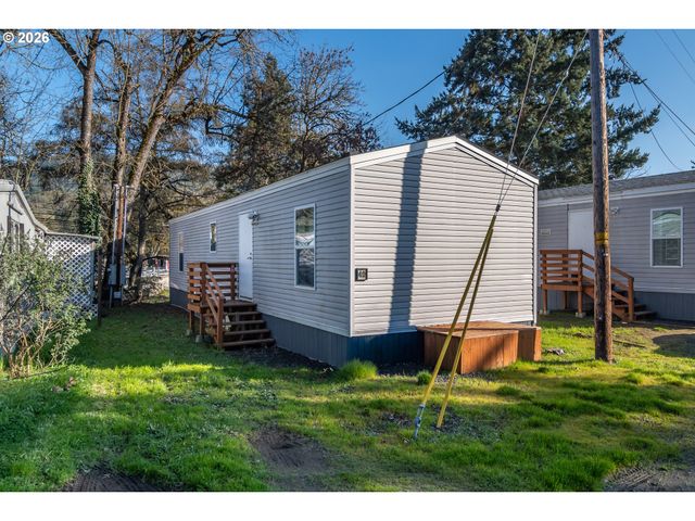 5000 Ne STEPHENS St 40, Roseburg, OR 97470