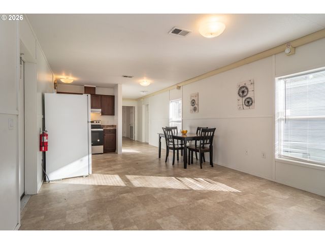 5000 Ne STEPHENS St 40, Roseburg, OR 97470