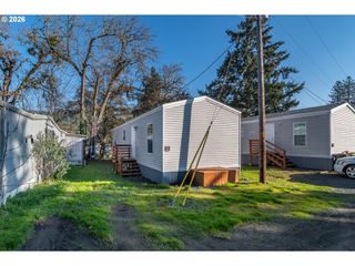 5000 Ne STEPHENS St 40, Roseburg, OR 97470